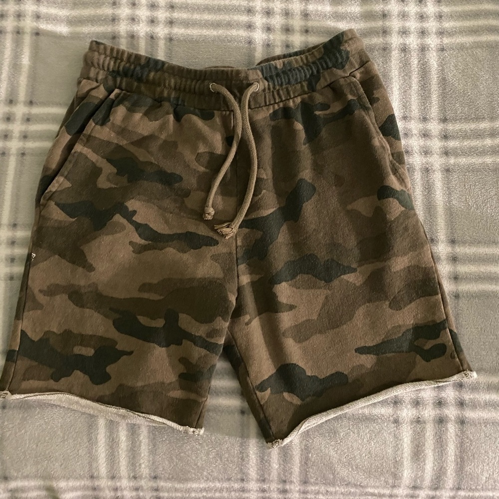 H&M Green And Black (Camo) Shorts Size Small
